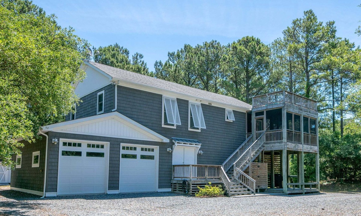 Carova Beach House | The Shore Bird - 4x4 Beach, Pool Table, Ping Pong, Pets OK, YR Flex Stays