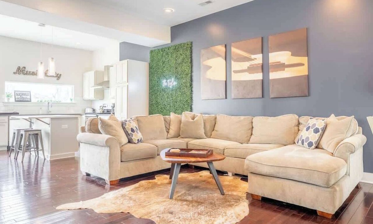 Chestnut Hill House | The Taylor