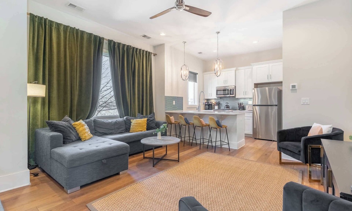 Germantown House | The Velvet Vinyl- 3BR Retreat w/Rooftop Patio, Ping Pong & Minutes to Broadway