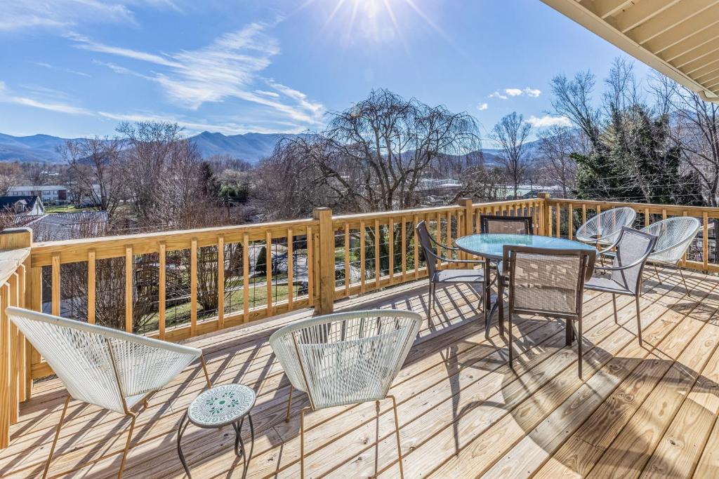 Waynesville House | The Willows