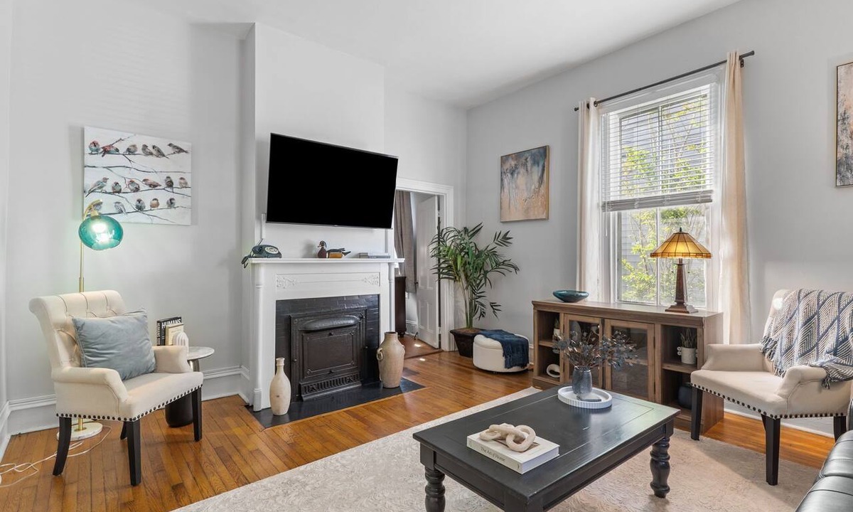 Wilmington Historic District Apartment | The Wright Room Historic & Downtown 4-minute Walk to Riverwalk VI.