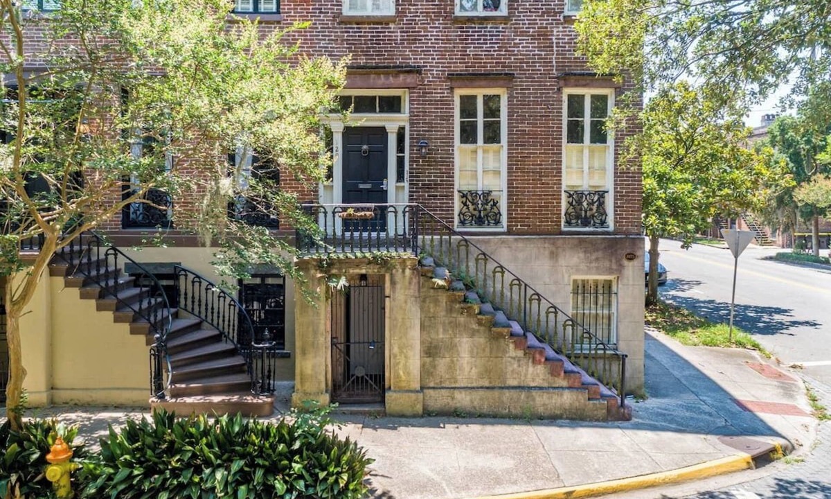Old West Broad Neighborhood Apartment | This Classical Parlor is located on Chatham Square. It offers a quiet retreat with natural light, floor-to-ceiling windows, and views of the Square.