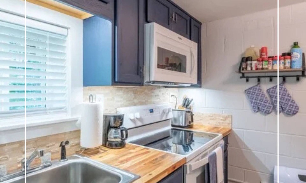 Frank Cottage | This cottage is a 1 bedroom(s), 1 bathrooms, located in Newland, NC.