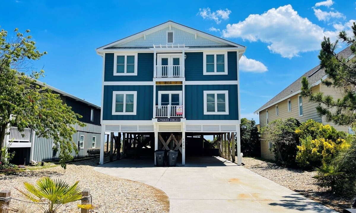 Holden Beach House | Three Girls - Oceanfront in Private Gated Community!
