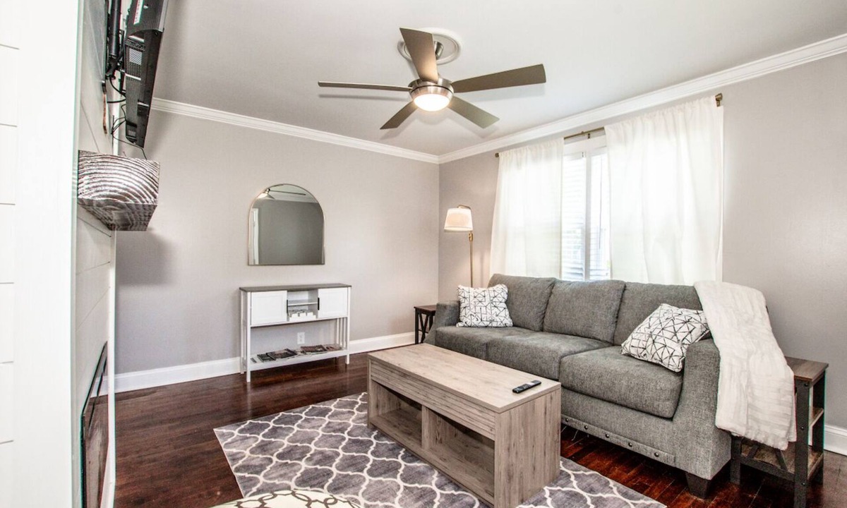 Mooresville House | Thyme to Travel to this soothing house in charming Mooresville
