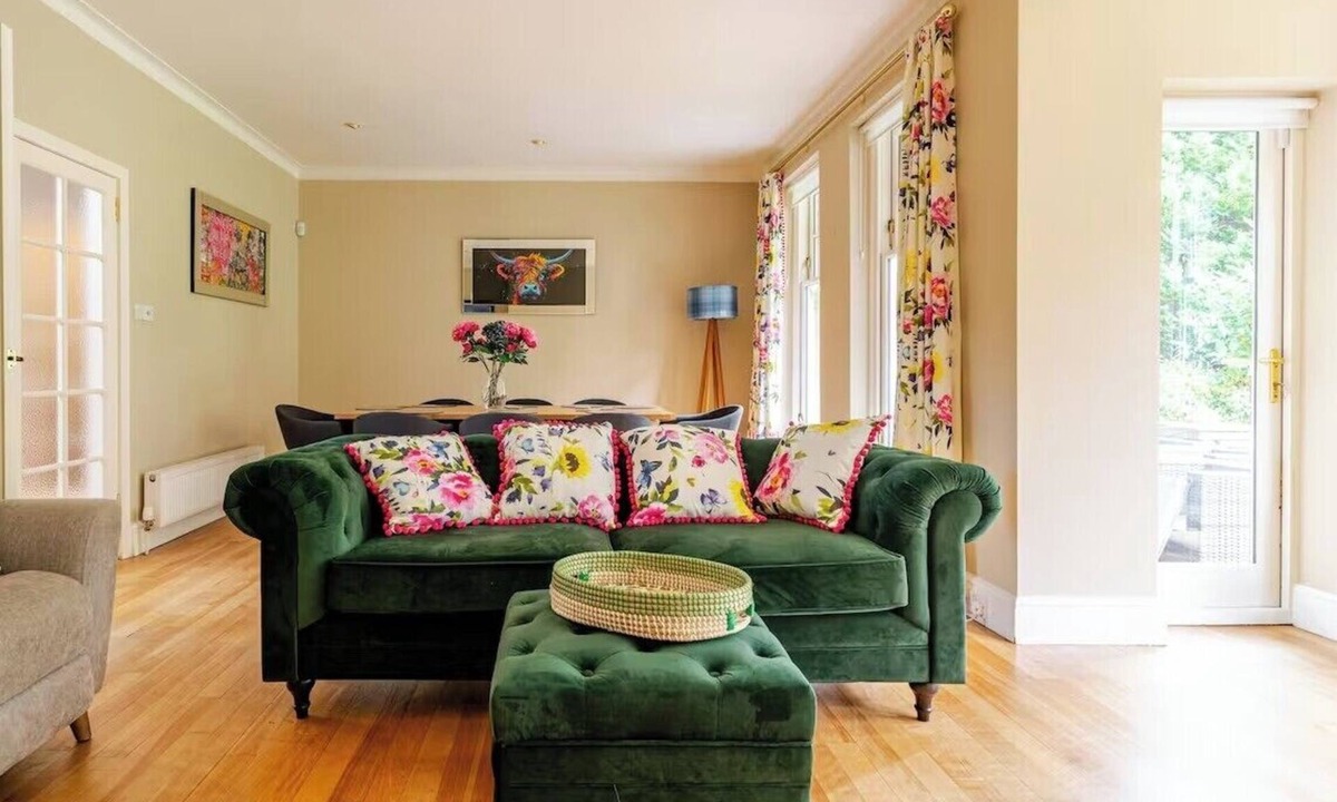 Cramond Bridge House | Timeless 19th-century coastal Edinburgh villa with modern comforts and hot tub
