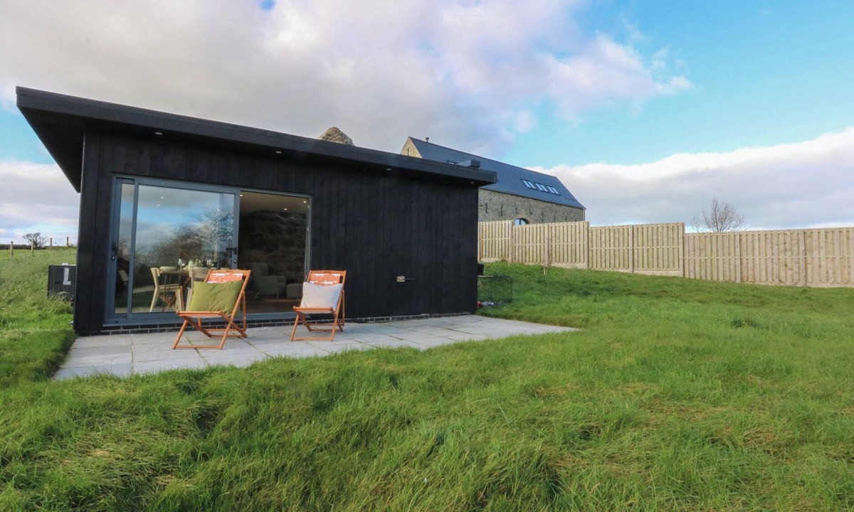 Bodorgan Cottage | TITHE BARN LODGE, pet friendly, with a garden in Malltraeth