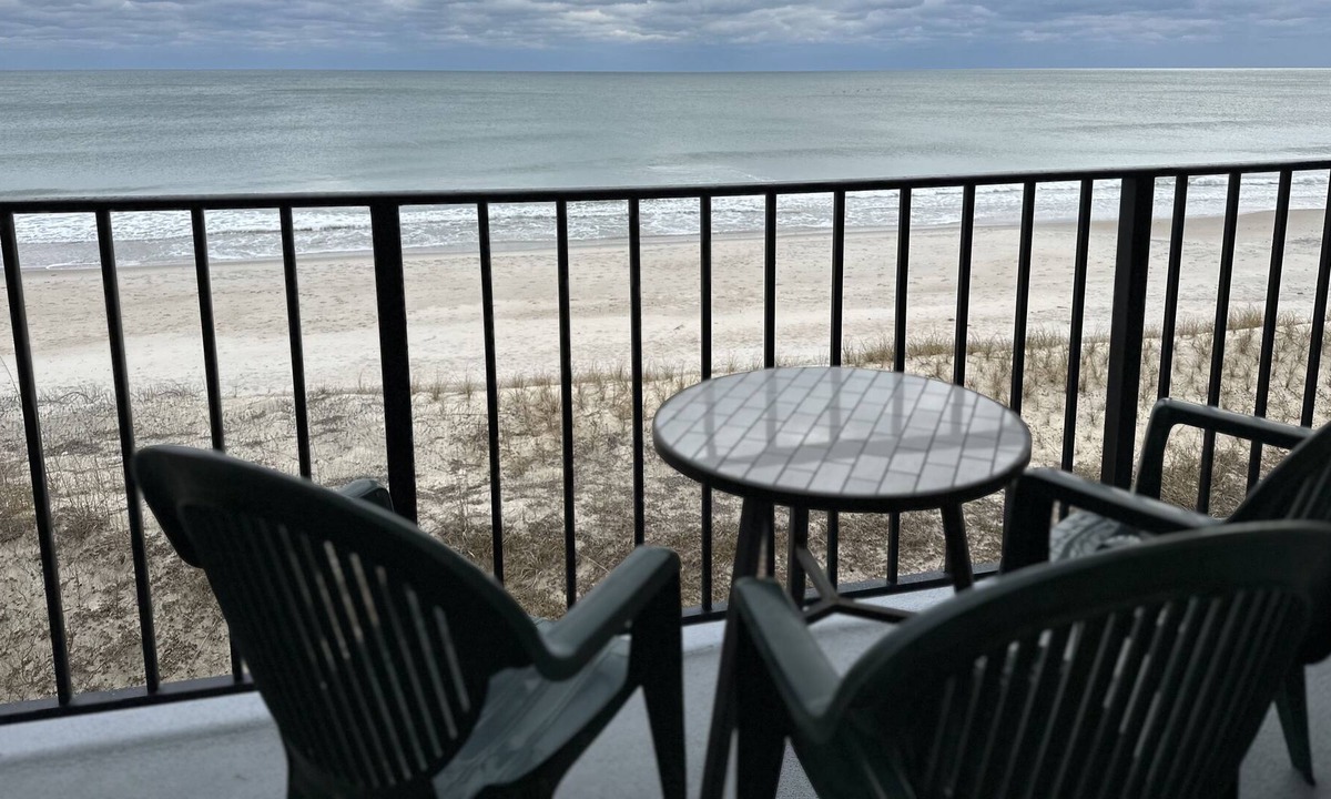 McCutcheon Field Condo | Topsail Turtle Nest — Ocean front 3 bedroom @ Villa Capriani