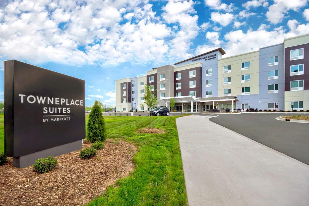 Asheville Hotel | TownePlace Suites by Marriott Asheville West