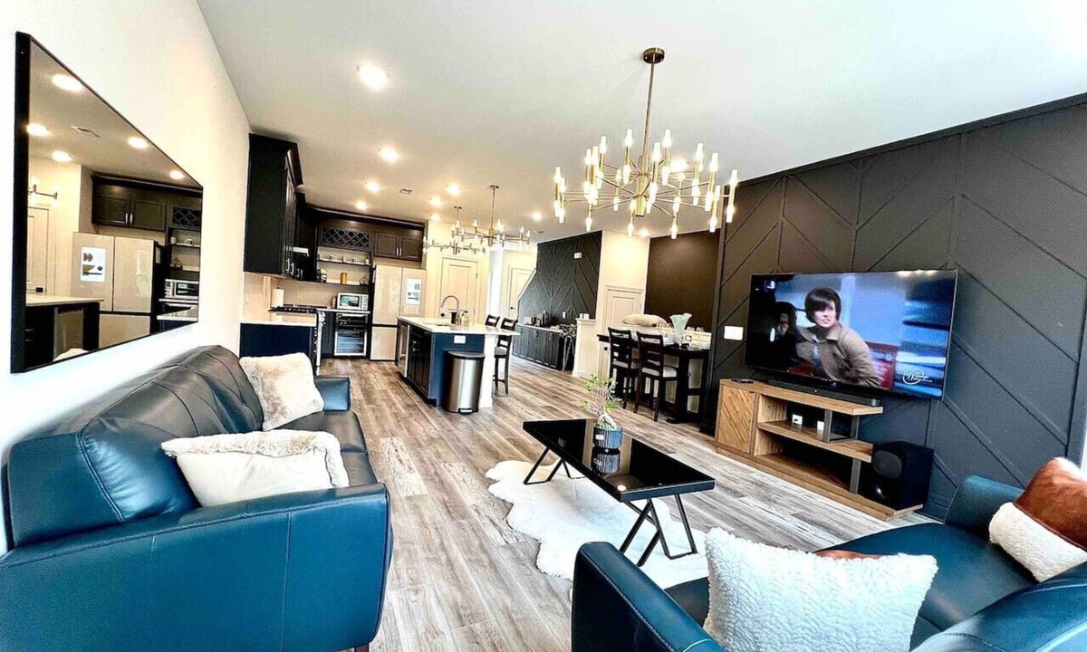 Durham House | TPV - Antilia - Luxury w/Indoor Heated Pool & Gym