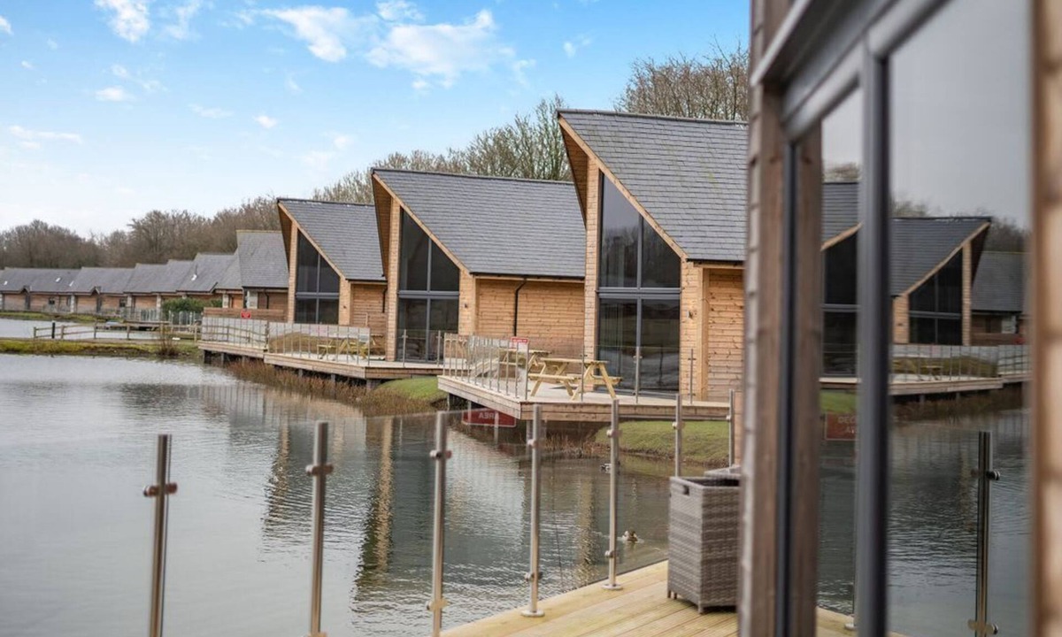 Tewitfield Cabin | Tranquillity 3, Carnforth