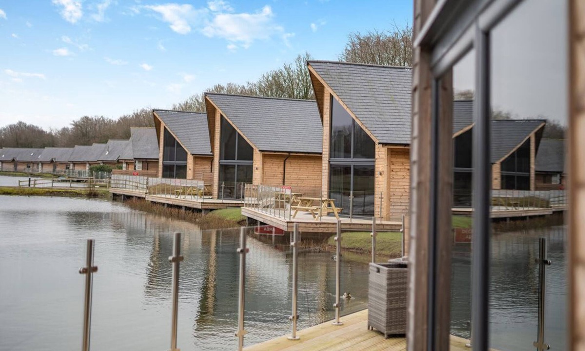 Tewitfield Cabin | Tranquillity 4 (Pet), Carnforth