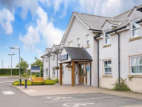 Perth Hotel | Travelodge Perth A9