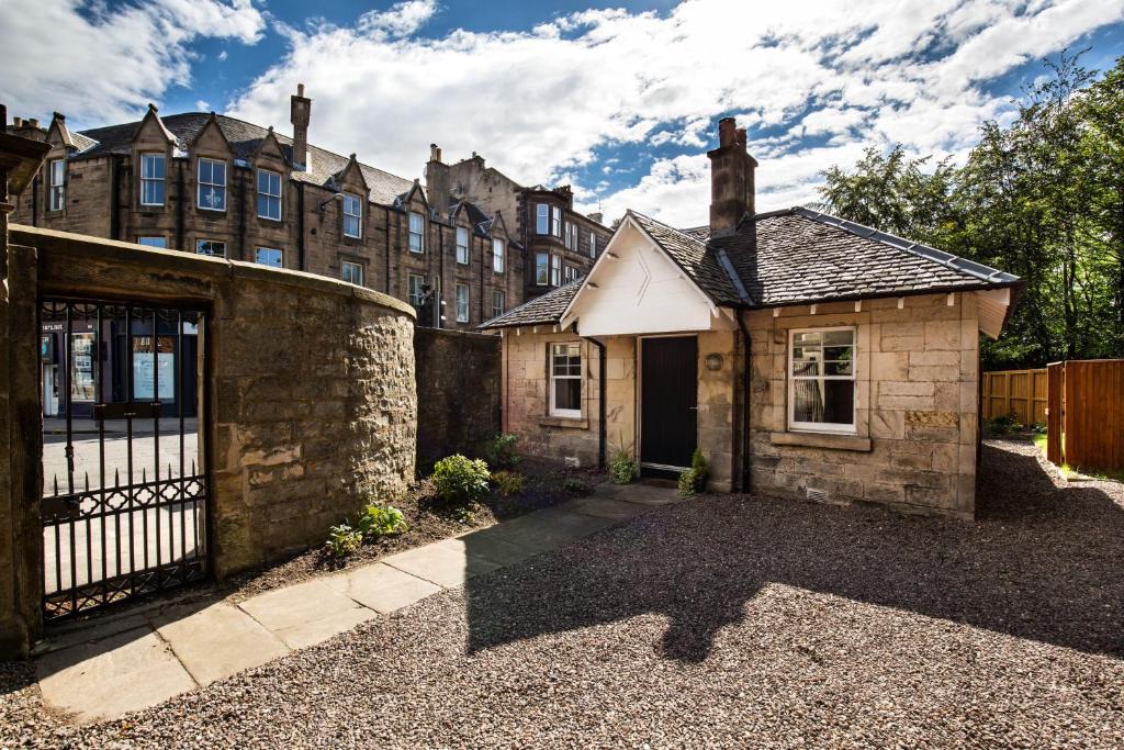 Trinity Cabin | Trinity Lodge - Home with Private Garden and Parking