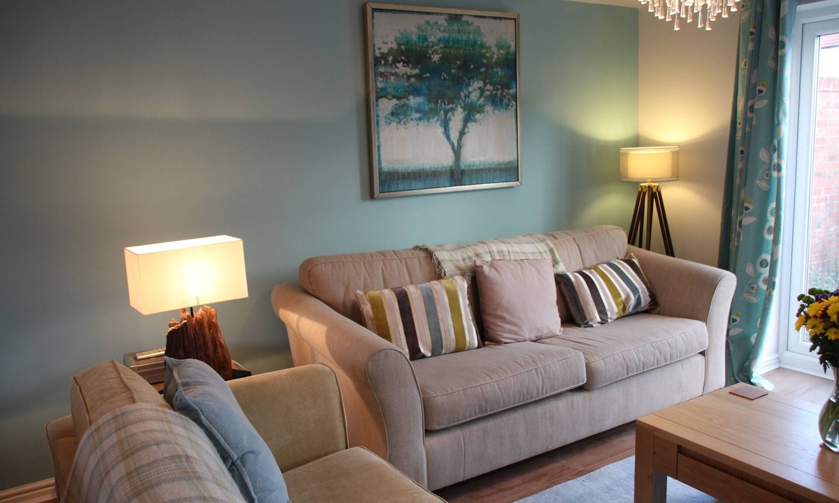 Seahouses House | Tumbler Rocks Retreat Luxury family beach retreat with Hot Tub 150 m to beach.