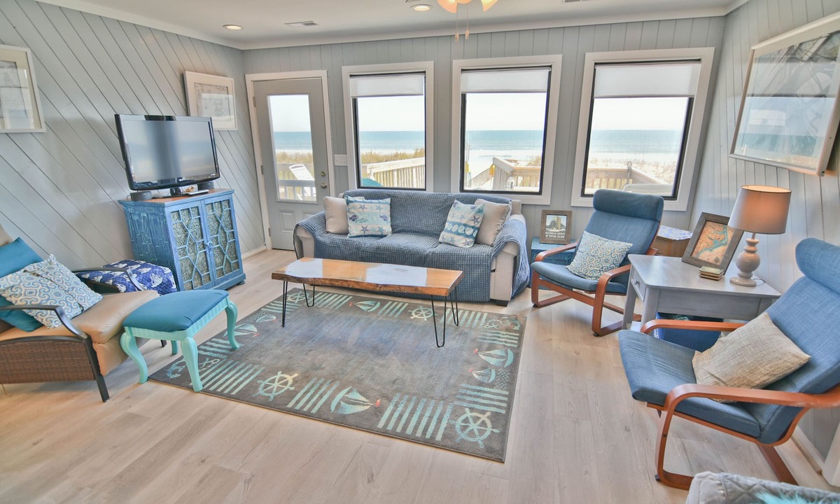 Topsail Beach House | Turtle Watch': Unwind with Ocean Views & Comfort