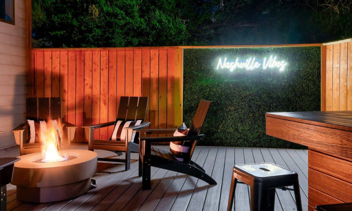Berry Hill House | Two New Lux Homes! Rooftop + Hot Tub, Pool & Sauna