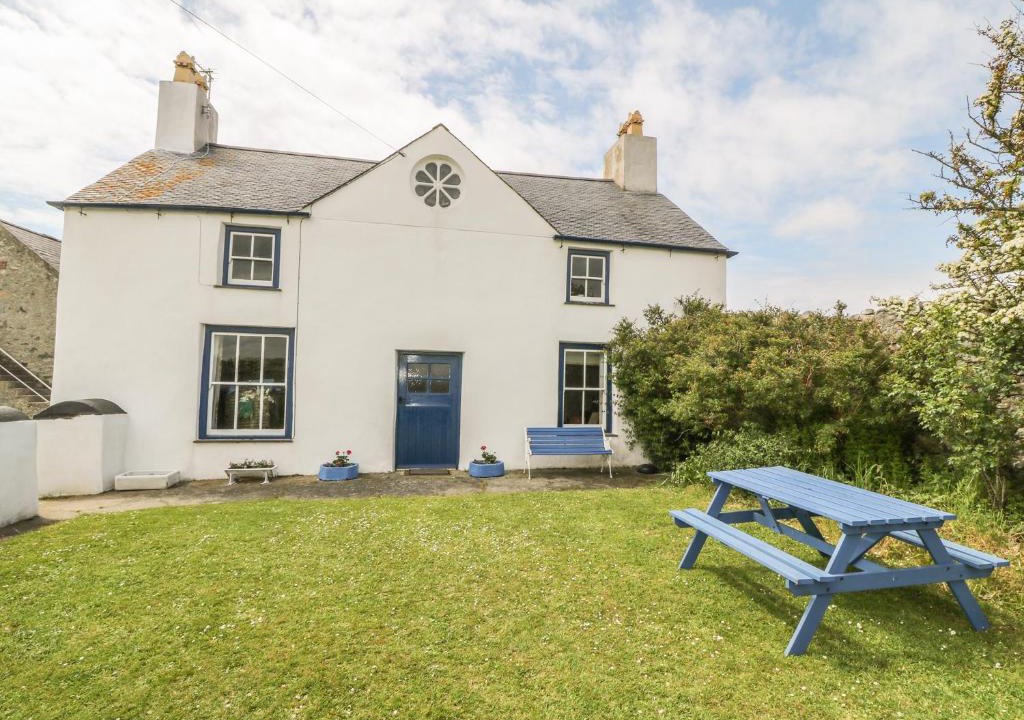 Llanfachraeth House | Ty Fferm Bodlasan