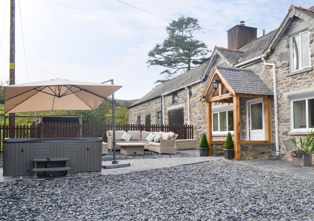 Cwmtirmynach House | Tyddyn Eli