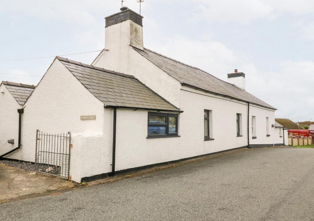 Rhosneigr House | Tyddyn Serri