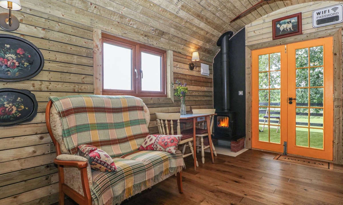 Congresbury Cottage | Under the Oak Tree Shepherd's Hut