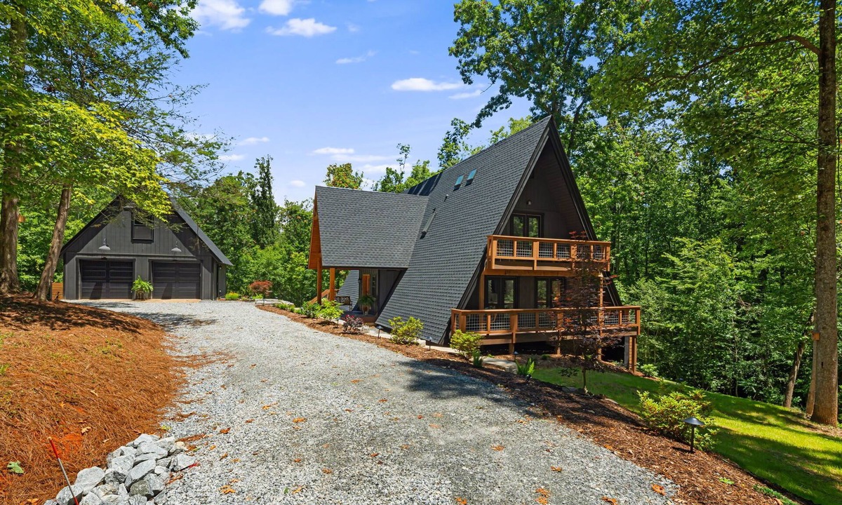 Lenoir Ski Chalet | Unique A-Frame cabin with Hot tub,Firepit,Jukebox