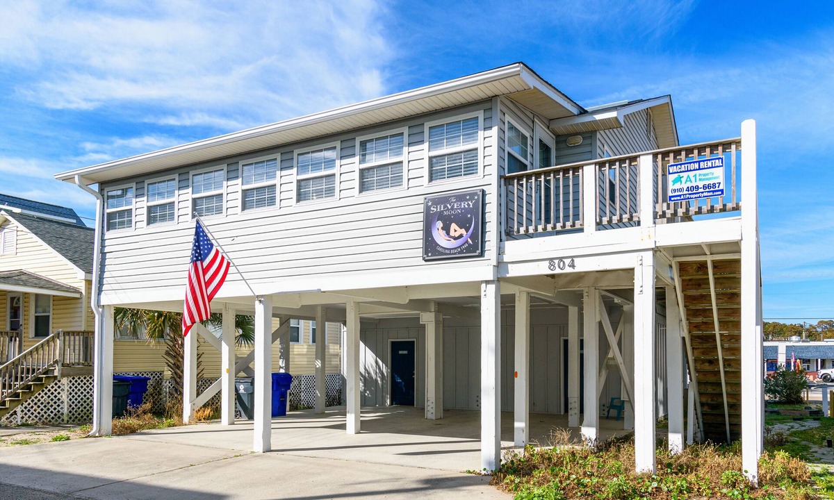 Carolina Beach Cottage | Updated beach cottage, ocean views. Tons of Outdoor Space!