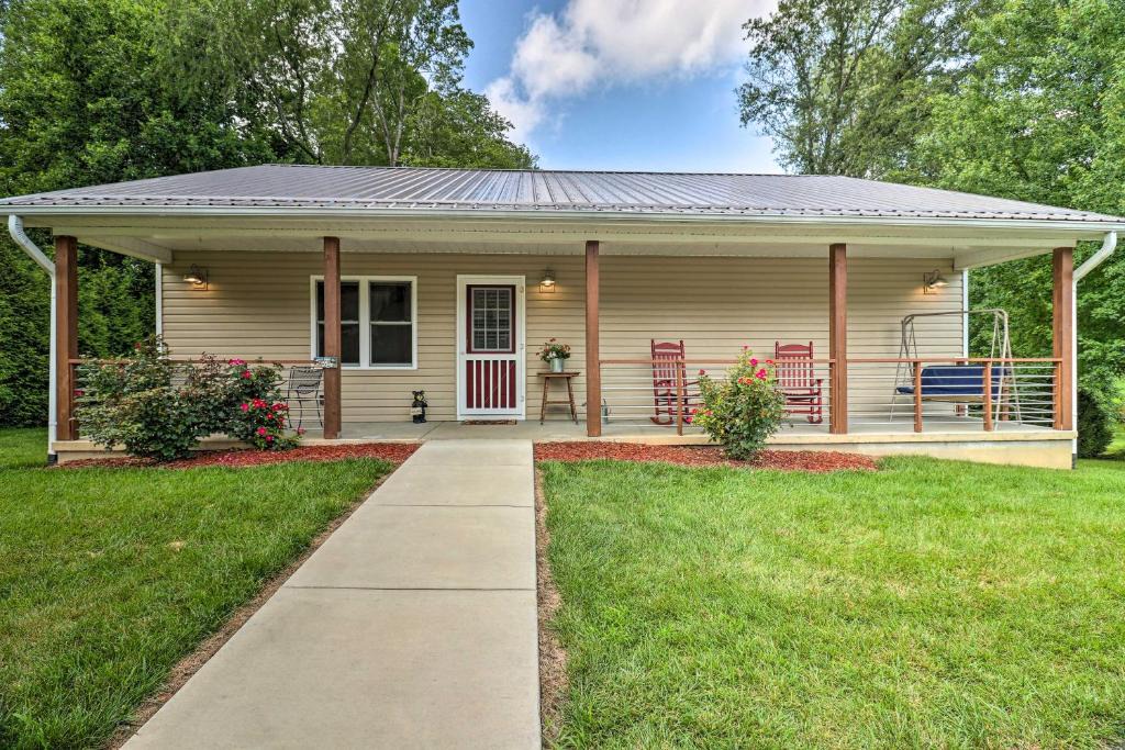 Waynesville House | Updated Cottage at Lake Junaluska Golf Course!