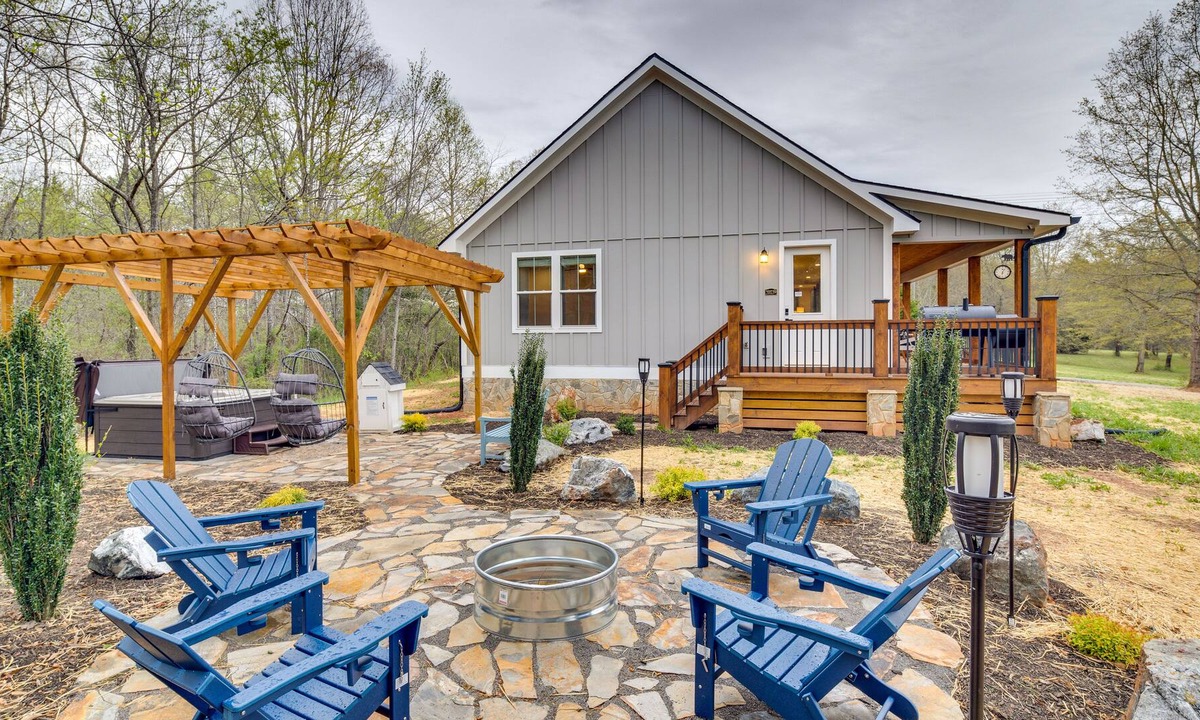 Vein Mountain House | Upscale Rutherfordton Vacation Rental with Hot Tub
