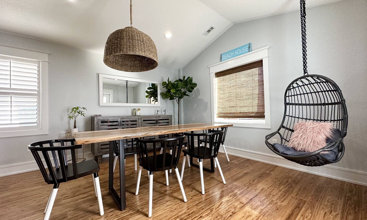 Colington House | Urban Boutique Beach House. EV charger. HOT TUB. Sleeps 8