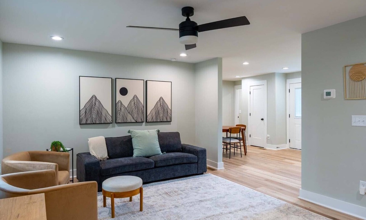 Durham House | Urban Oasis w/King Bed – 3 BR Near Duke & DT