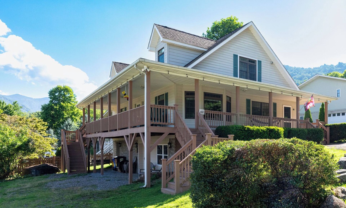 Valley Creek Run House | Valley Paradise/Mountain Views/Sleeps 10/Game Room
