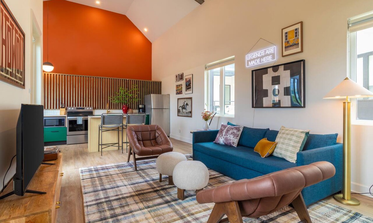 Buena Vista Apartment | Vaulted Ceilings + Open Layout | Germantown Eats + Nissan Stadium | Conway