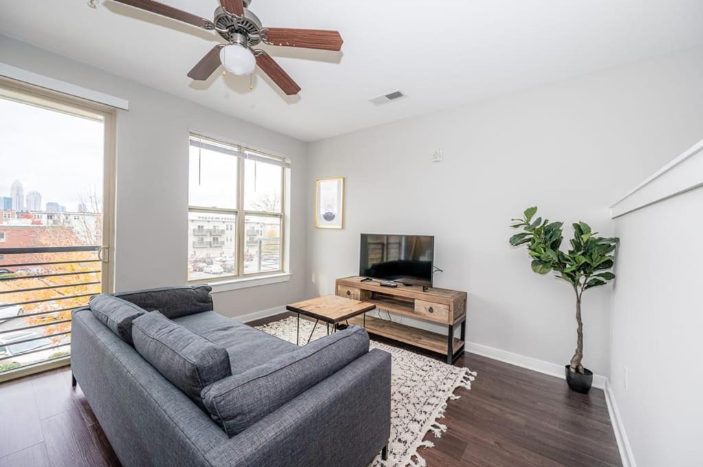 Plaza Midwood Apartment | Viagem Modern Studio with Parking