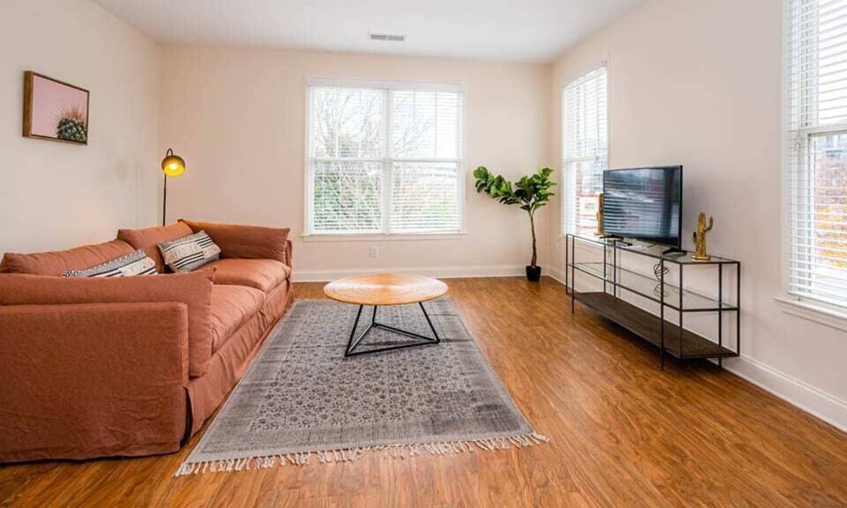 Wesley Heights Apartment | Viagem Stylish Studio in Top Location