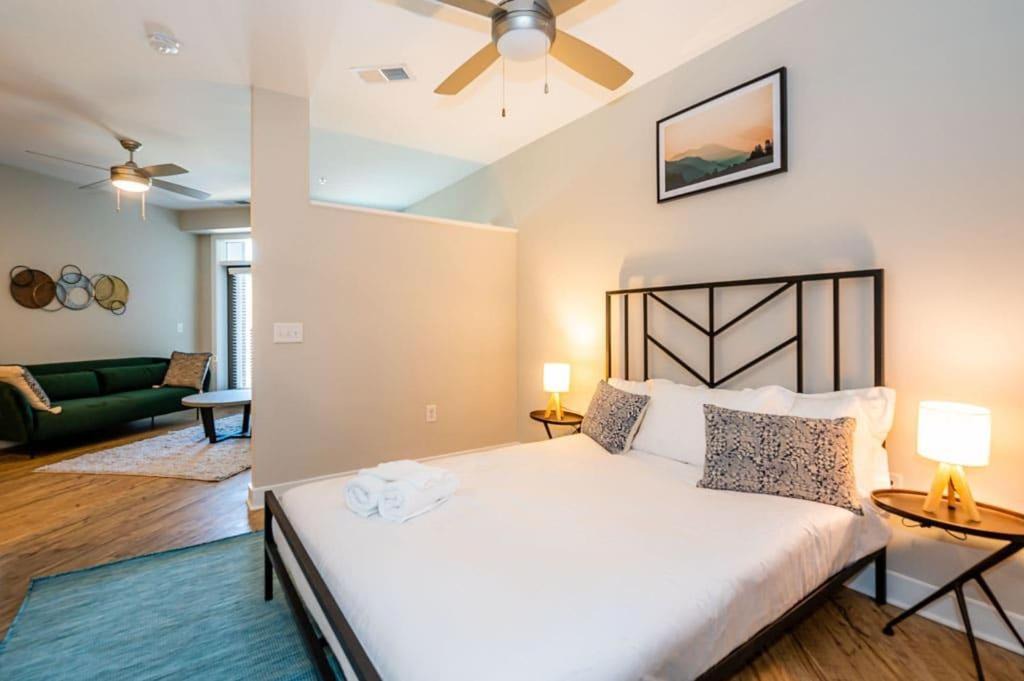 Plaza Midwood Apartment | Viagem Welcoming 1BR with Pool and Gym