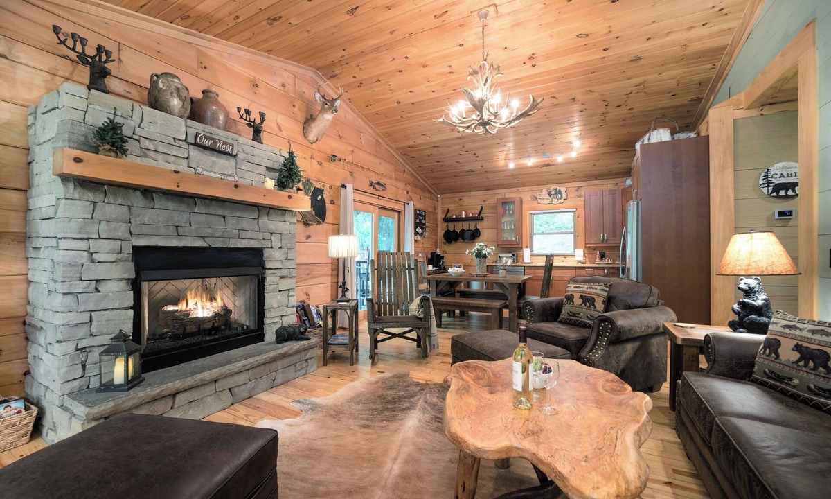Cullowhee Cabin | Visit WCU & Ski Sapphire Valley! Smoky Mtn Cabin