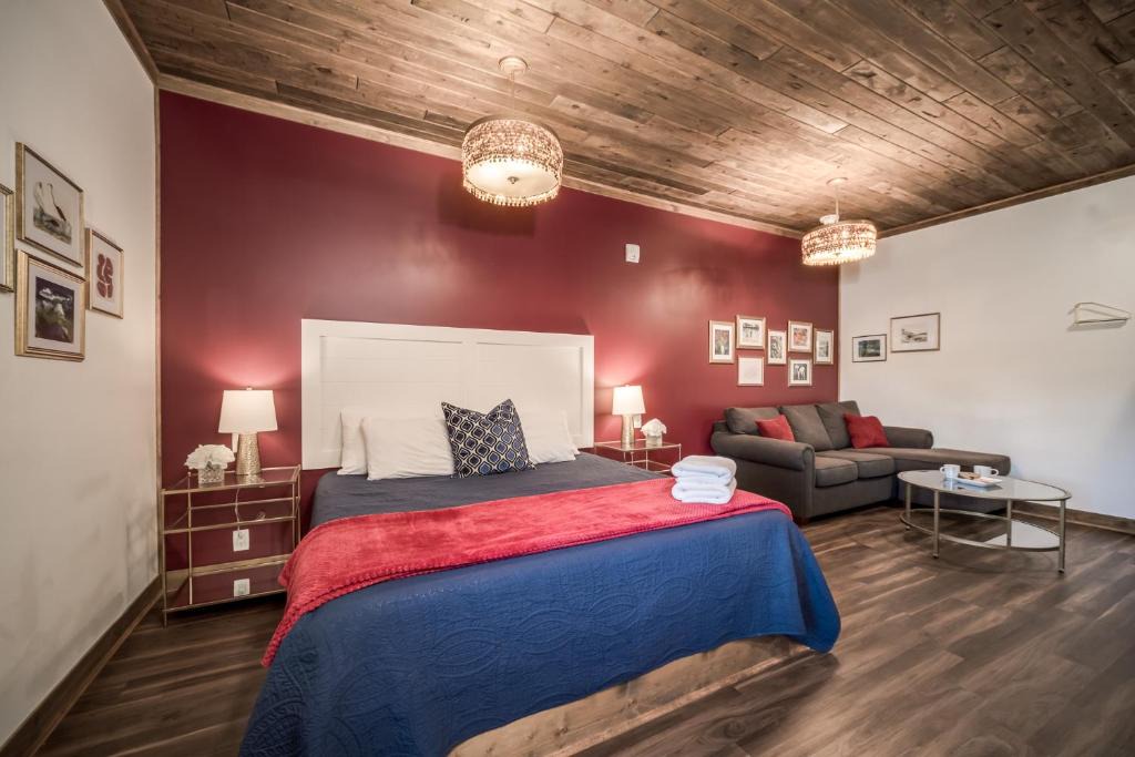 Prescott Hotel | Walk Everywhere Fireplace Downtown Hideaway