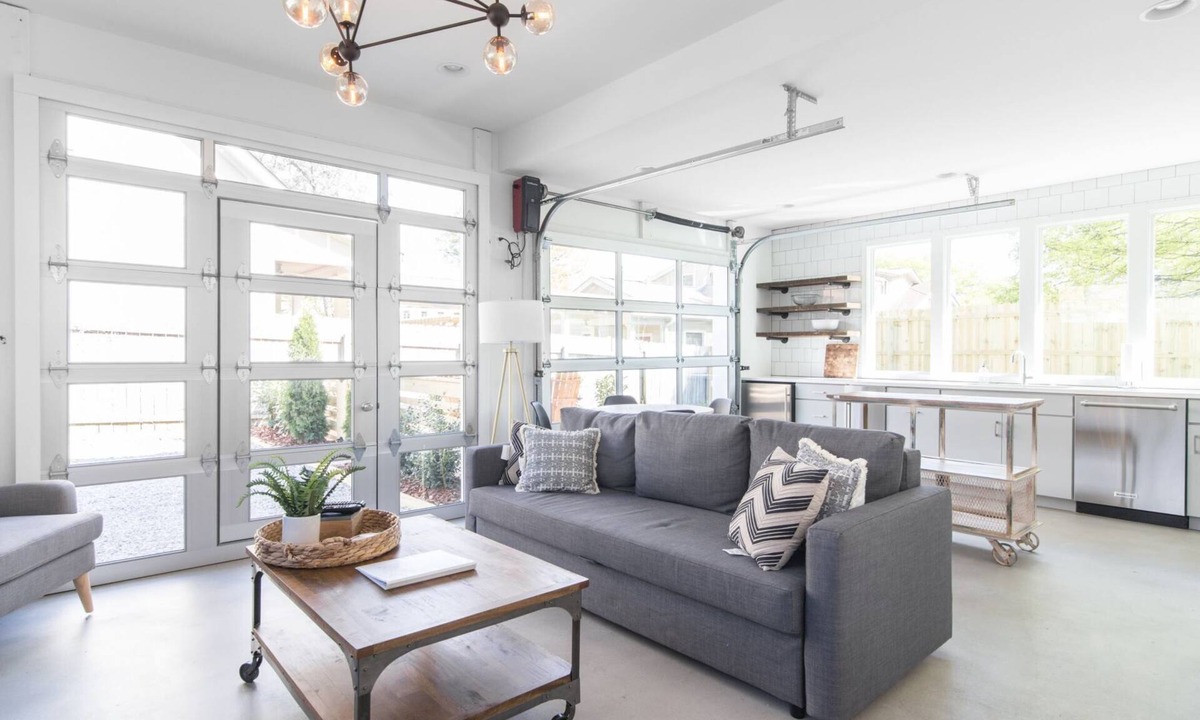 12 South House | Walk to 12 South + Firepit & Bright Gueshouse!
