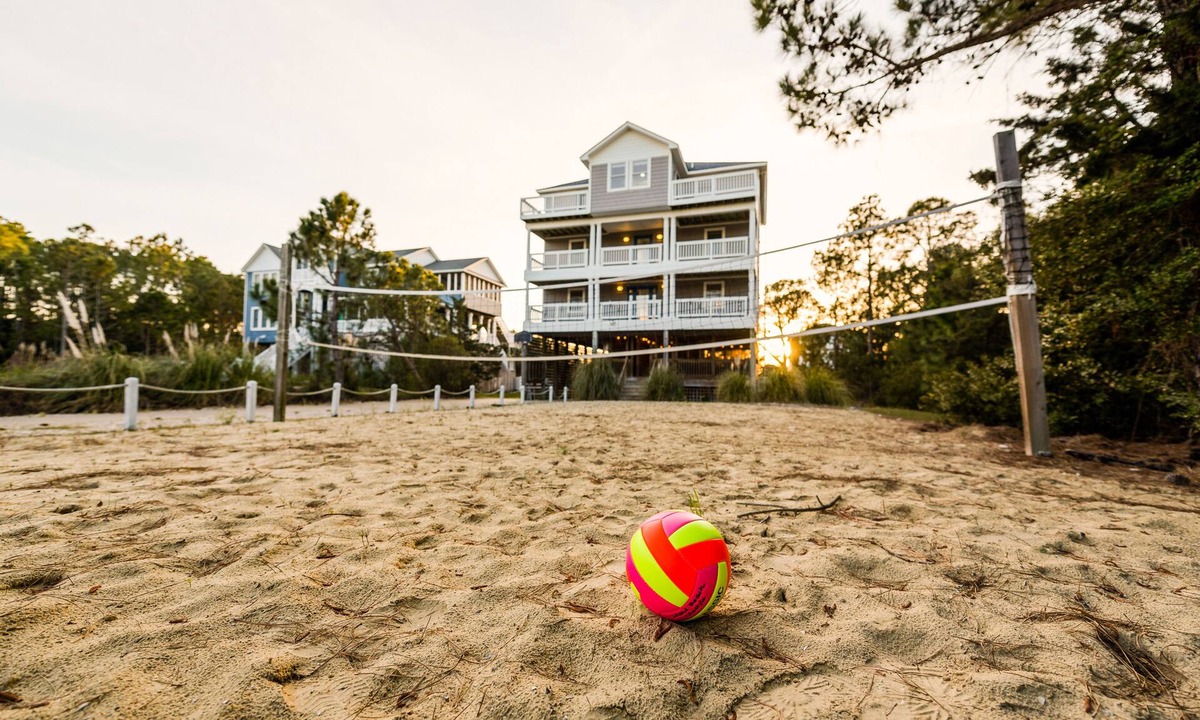 Salvo House | Walk to Beach - Views - Free Heated Pool - Hot Tub - Pet Friendly