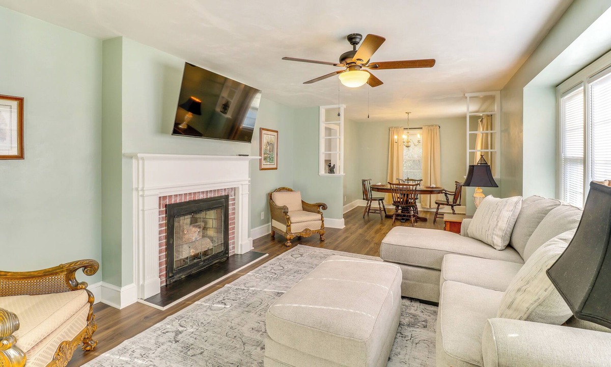 Murfreesboro House | Walk to Chowan University: Dog-Friendly Retreat