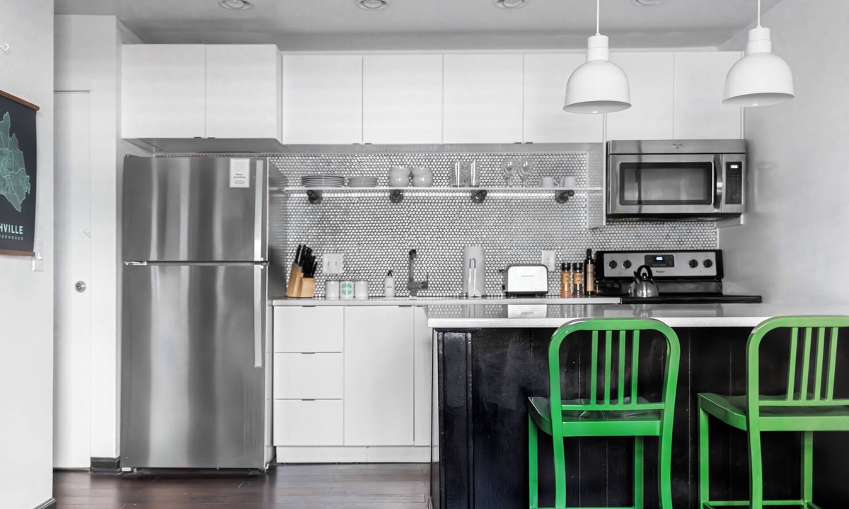 Rutledge Hill House | Walk to Live Music + DT | Shared Patio + Stylish Suite | SoBro Guest House