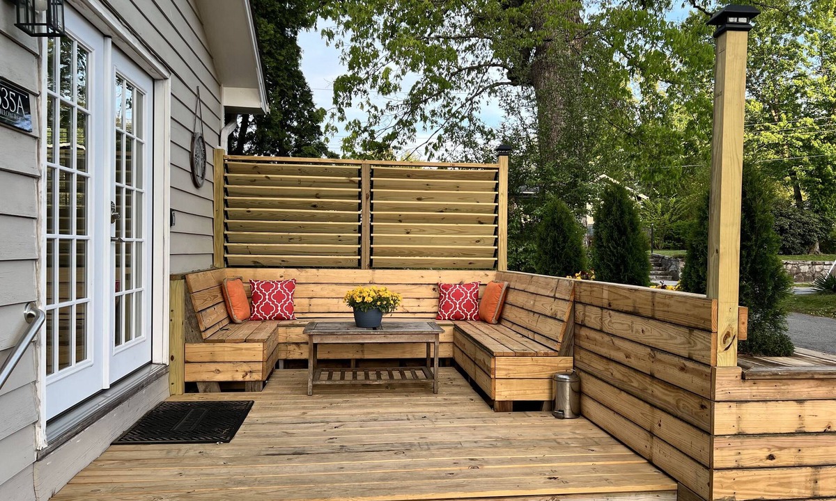 Hendersonville Apartment | Walk to Town + Trail - Cozy Studio Retreat