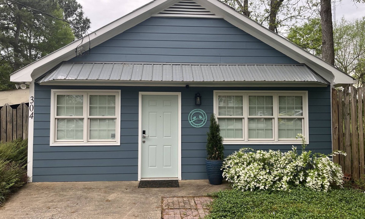 Shelby Cottage | Walk to Uptown Shelby! Earl Scruggs Center and Don Gibson Theatre! Lovely!