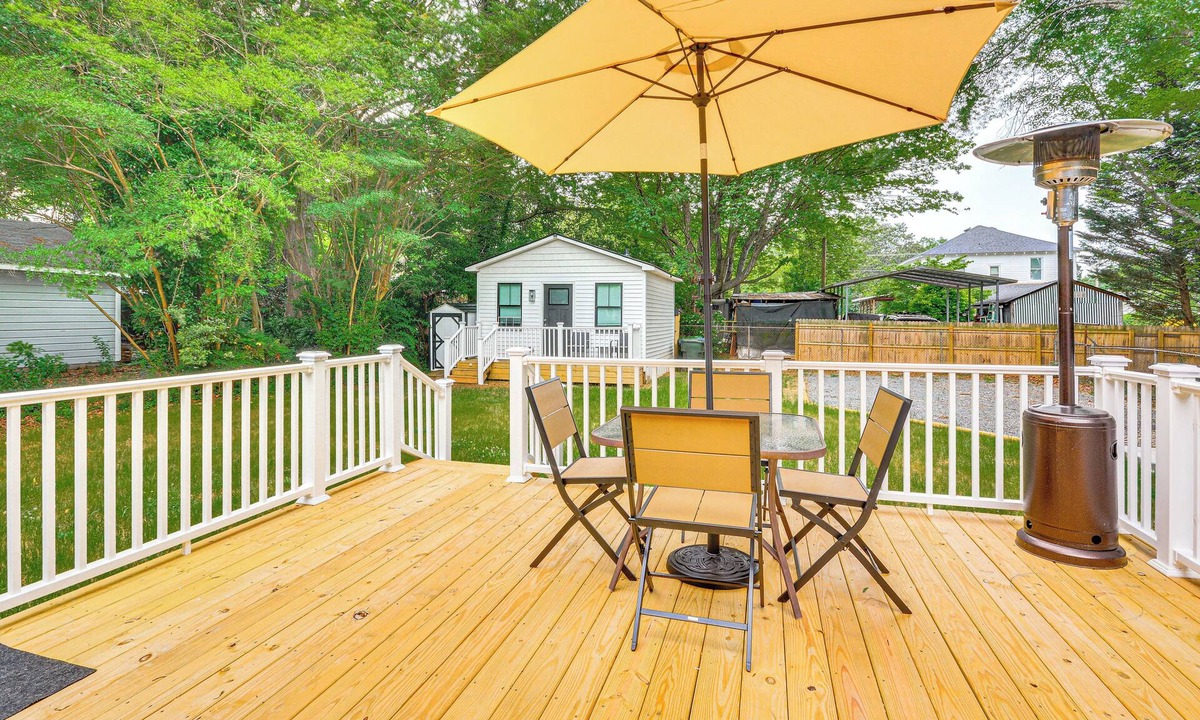 Lexington House | Walk to Uptwn Lexington: Modern Retreat w/Porch!