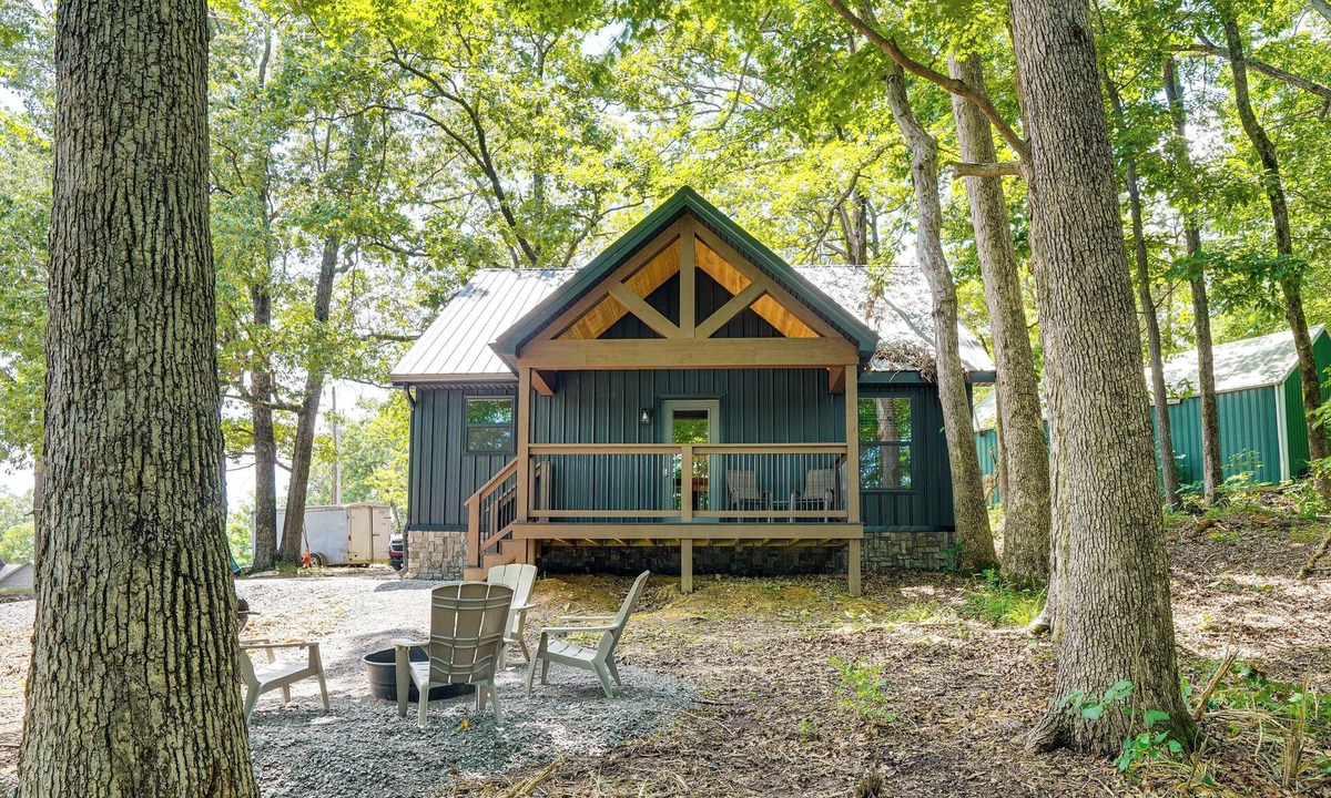 Murray Cabin | Walk to Water: Irvin Cobb Resort Cabin!