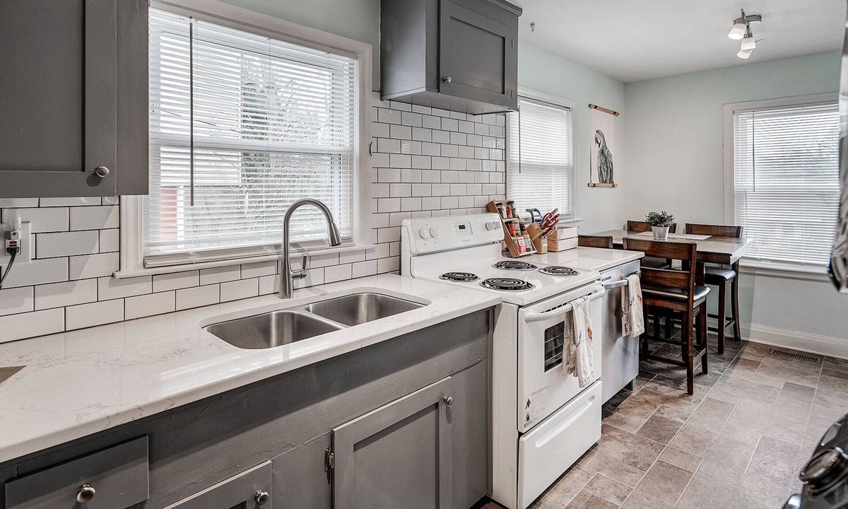 Plaza Midwood House | ★Walkable 2BR Plaza Midwood Bungalow★ Free Parking