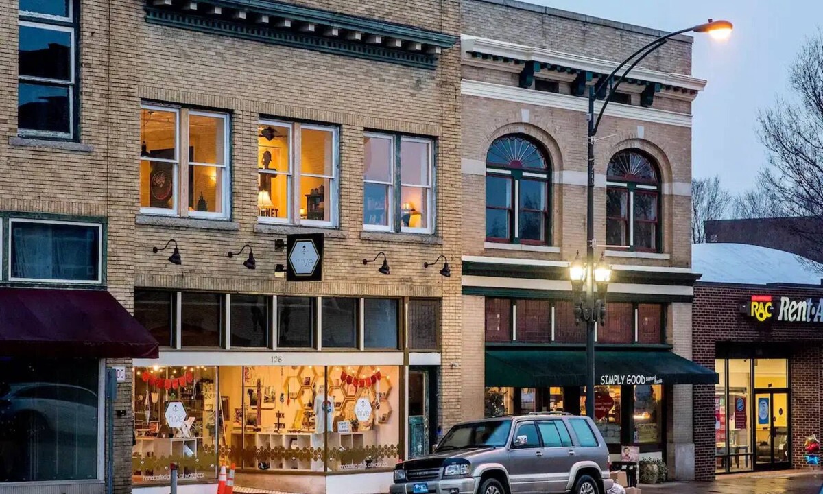 Salisbury Apartment | Walkable Downtown Salisbury Fully Furnished Apt.