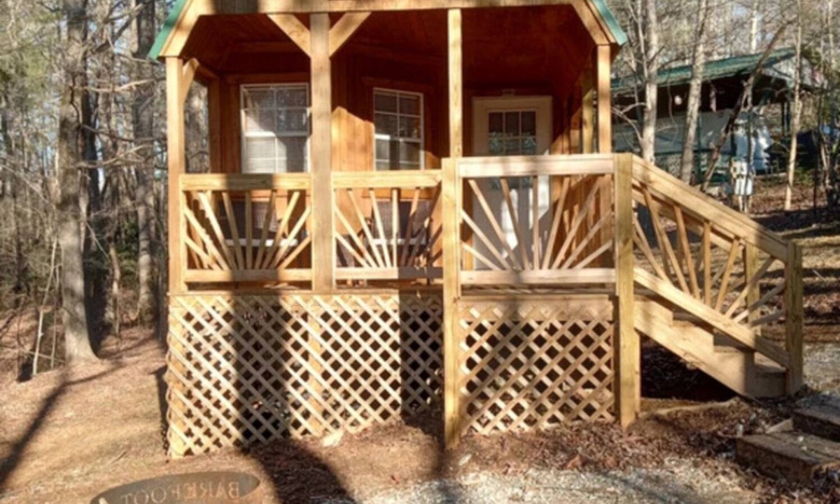 Marion Cabin | Walking Distance to Lake James: Resort Amenities