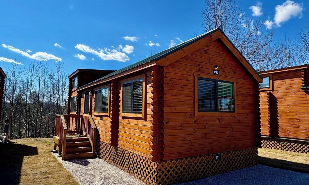 Marion Cabin | Walking Distance to Lakes James with Resort Amenities